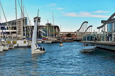 Barcelona, İspanya - 02 Mart 2024: Vell limanı veya Barcelona 'daki eski liman manzarası