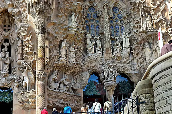 Barselona, İspanya - 03 Mart 2023: Sagrada Familia 'nın mimarisi ile ilgili detaylar