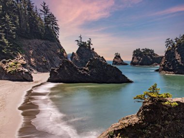 Oregon Gold Beach yakınlarındaki Deniz Yığınları