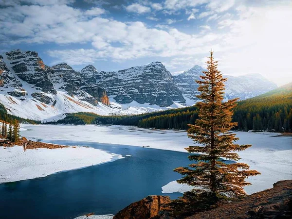 Льодовикова Річка Взимку Національний Парк Банф Альберта Канад — стокове фото