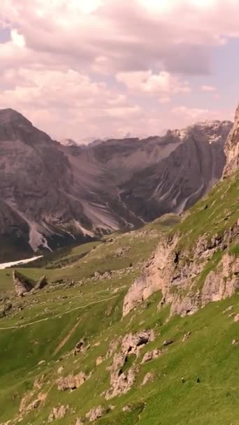 Temukan Keindahan Lanskap Gunung Dan Simfoni Alam — Stok Video