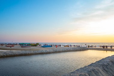 Colva Sahili 'nde güzel bir gün batımı - Güney Goa, Hindistan