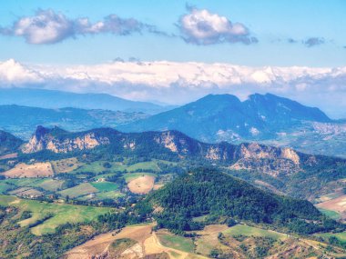 San Marino manzaralı, gündüzleri şehirden tepelere