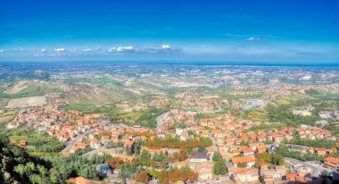 Gün boyunca San Marino şehir manzarası