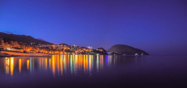 Kıyı şeridindeki Gurzuf Kırım manzara şehri