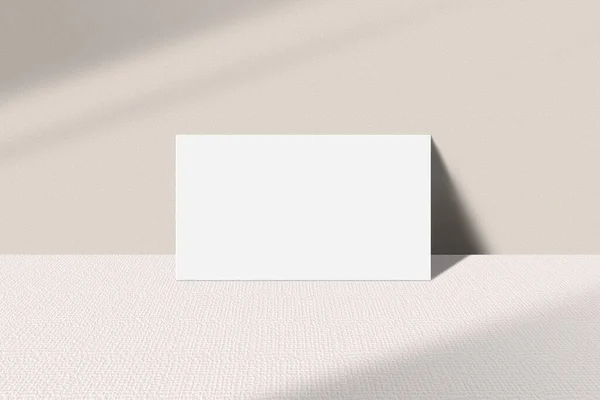 Mockup Cartão Visita Realista Inclinado Sobre Mesa Cartão Visita Branco — Fotografia de Stock