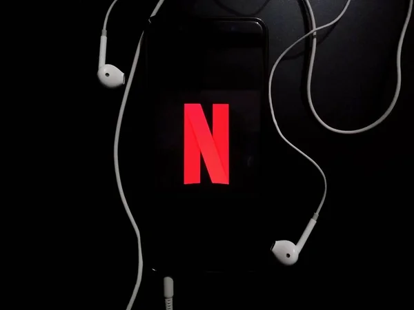 Telefon ve Kulaklıkla Eğlence