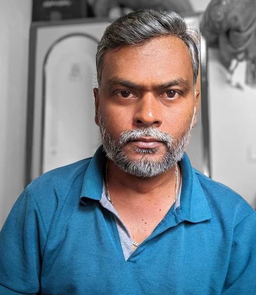 Barba Homem Closeup Retrato Sal Pimenta Rosto Estilo Com Vidro — Fotografia de Stock
