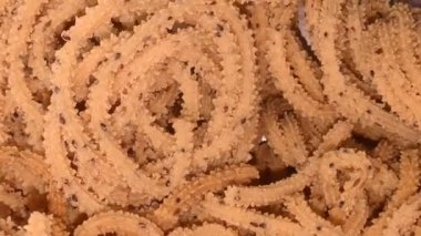 Güney Hindistan Karnataka Geleneksel Çay Zamanı Atıştırmalık Chakli, kızarmış bir atıştırmalık, Chakali, Murukku, Muruku, Murkoo, Chakri olarak bilinir..