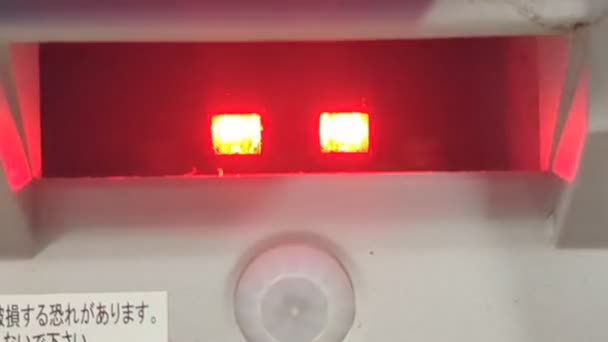 两盏红灯在机器上闪烁 — 图库视频影像