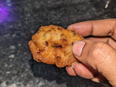 Çay molası, Hint aperatifleri, Bonda veya Vade.