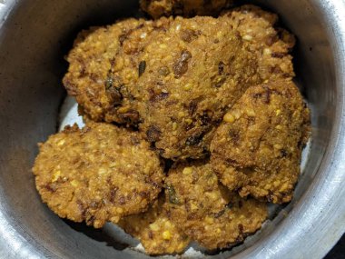 Hint çay saati aperatifleri veya bonda veya bajji veya Pakoda