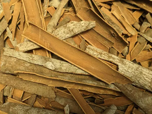 Aromatik Zevk: Taze Tarçın Çubuklarının Yakın Çekimi