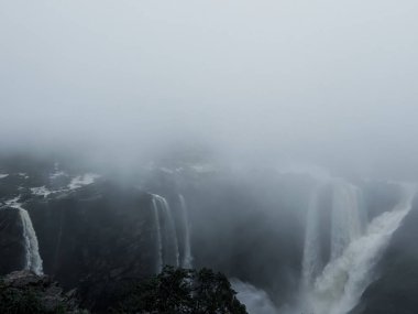 Jog Falls 'un Çarpıcı Güzelliği, Karnataka: Büyüleyici Sisli Dünyaca Ünlü Şelaleler