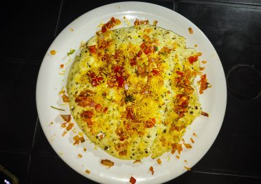 Baharatlı Hint çerezi aperatifinde Masala Papad