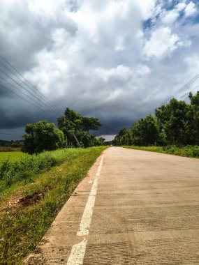 Bulutlu Gökyüzü Arkaplan Manzaralı Boş Otoyol Fotoğrafçılığı