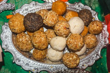 Geleneksel Hint Tatlı Atıştırması