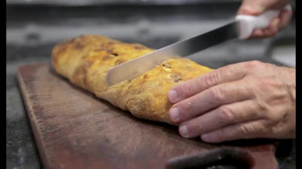 Authentic Artisanal Pepperoni Bread Video Selective Focus Rustic Wooden Board — Vídeo de Stock