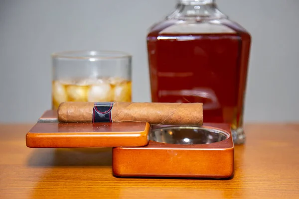 Традиционное Сочетание Сигары Виски Виски — стоковое фото