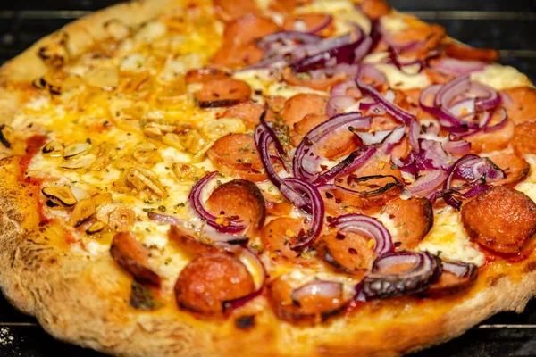 stock image Traditional Pizza half garlic and oil and half pepperoni, typical of Brazil