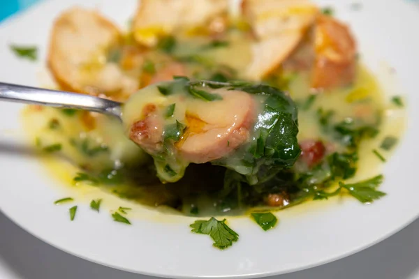 Традиційний Португальський Суп Під Назвою Caldo Verde Традиційним Хлібом Comida — стокове фото