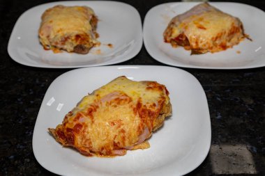 Geleneksel fileminyon biftek parmigiana