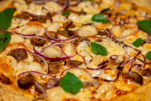 Traditionelle Und Exotische Hühnerherz Pizza Mit Champignons Und Zwiebeln Leckere — Stockfoto