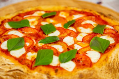 Klasik İtalyan vera pizza napoletana, margherita pizza, orijinal İtalyan Vera Pizza olarak sınıflandırılır.