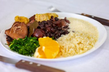 En otantik ve gerçek Brezilyalı feijoada.