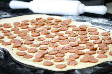 Geleneksel zanaatkar pepperoni ekmeği, gerçekten sağlıklı yiyecekler.
