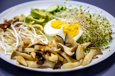 Organik ve son derece lezzetli içerikli süper sağlıklı ve besleyici yiyecekler. Gerçek yemek.