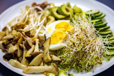 Organik ve son derece lezzetli içerikli süper sağlıklı ve besleyici yiyecekler. Gerçek yemek.