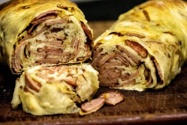 Kırsal ve zanaatkar pepperonili ekmek.