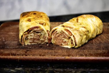 Kırsal ve zanaatkar pepperonili ekmek.