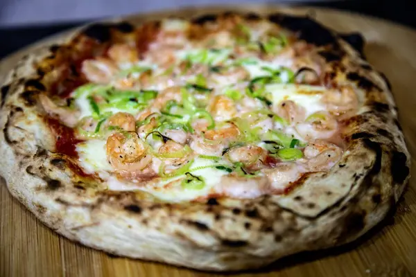 stock image Rustic artisanal shrimp pizza with catupiry cheese and leeks