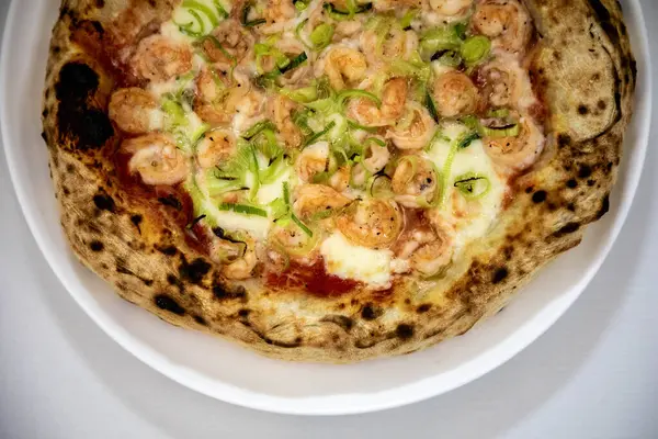 stock image Rustic artisanal shrimp pizza with catupiry cheese and leeks