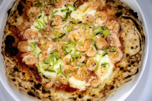 stock image Rustic artisanal shrimp pizza with catupiry cheese and leeks