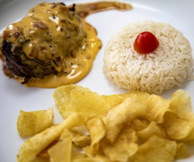 Bernaise soslu klasik biftek filetosu.