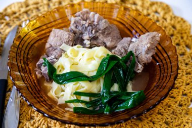 Gerçek yemek, kırsal ve besleyici ev yemeği.