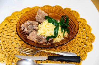 Gerçek yemek, kırsal ve besleyici ev yemeği.