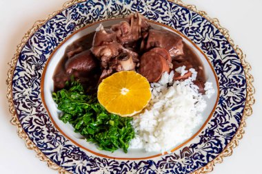 Geleneksel ve gerçek Brezilya feijoada 'sı en otantik ve klasik malzemelerle hazırlandı