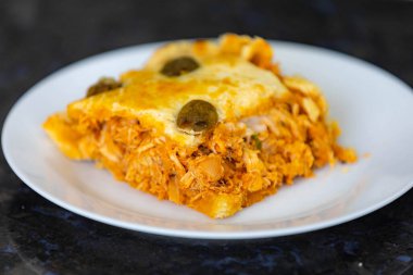 Tipik Brezilya usulü tavuklu turta. Empado de frango