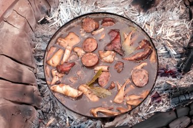Geleneksel ve en iyi tamamlanmış Brezilya feijoada 'sı