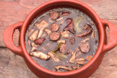 Geleneksel ve en iyi tamamlanmış Brezilya feijoada 'sı