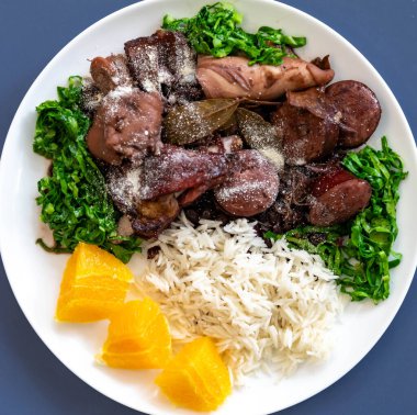 Geleneksel ve en iyi tamamlanmış Brezilya feijoada 'sı