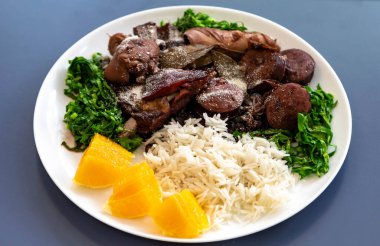 Geleneksel ve en iyi tamamlanmış Brezilya feijoada 'sı