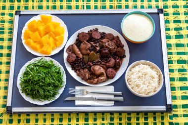 Geleneksel ve en iyi tamamlanmış Brezilya feijoada 'sı