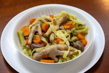 Dünyanın en kırsal ve besleyici çorbası, gerçek besin değeri yüksek tavuk ayağı