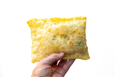 Biftekle doldurulmuş geleneksel Brezilya usulü kızarmış hamur işi. 