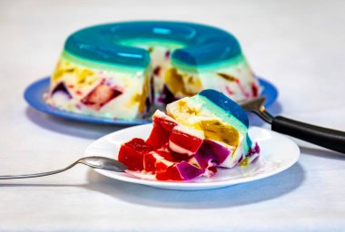 Özel Noel tatlısı, renkli jelatin, mermer jelatin veya gökkuşağı jelatini.